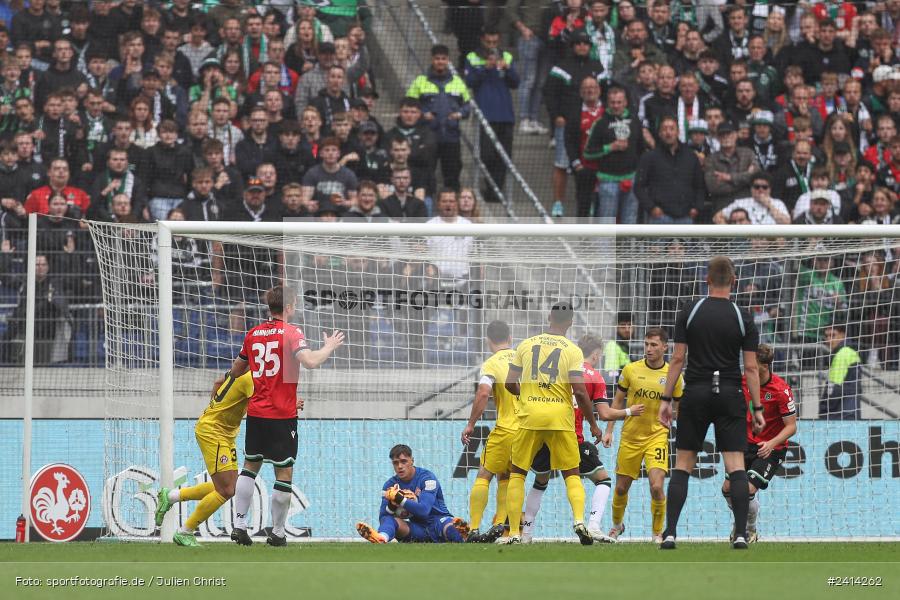 Heinz von Heiden Arena, Hannover, 02.06.2024, sport, action, DFB, Fussball, Regionalliga Nordost, Regionalliga Bayern, Relegation, Relegation zur 3. Liga, FWK, H96, FC Würzburger Kickers, Hannover 96 II - Bild-ID: 2414262