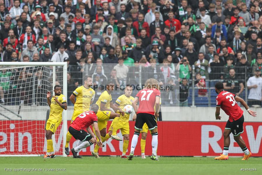 Heinz von Heiden Arena, Hannover, 02.06.2024, sport, action, DFB, Fussball, Regionalliga Nordost, Regionalliga Bayern, Relegation, Relegation zur 3. Liga, FWK, H96, FC Würzburger Kickers, Hannover 96 II - Bild-ID: 2414294