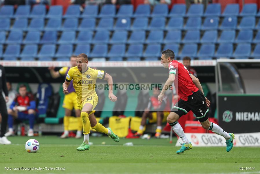 Heinz von Heiden Arena, Hannover, 02.06.2024, sport, action, DFB, Fussball, Regionalliga Nordost, Regionalliga Bayern, Relegation, Relegation zur 3. Liga, FWK, H96, FC Würzburger Kickers, Hannover 96 II - Bild-ID: 2414414