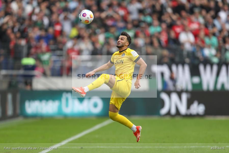 Heinz von Heiden Arena, Hannover, 02.06.2024, sport, action, DFB, Fussball, Regionalliga Nordost, Regionalliga Bayern, Relegation, Relegation zur 3. Liga, FWK, H96, FC Würzburger Kickers, Hannover 96 II - Bild-ID: 2414415