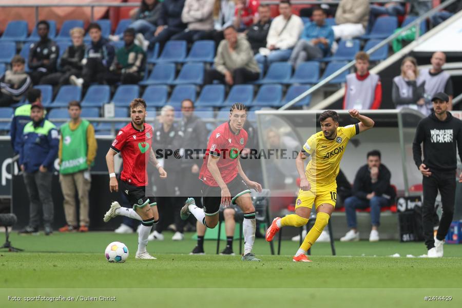 Heinz von Heiden Arena, Hannover, 02.06.2024, sport, action, DFB, Fussball, Regionalliga Nordost, Regionalliga Bayern, Relegation, Relegation zur 3. Liga, FWK, H96, FC Würzburger Kickers, Hannover 96 II - Bild-ID: 2414429