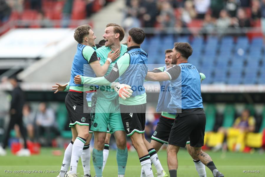 Heinz von Heiden Arena, Hannover, 02.06.2024, sport, action, DFB, Fussball, Regionalliga Nordost, Regionalliga Bayern, Relegation, Relegation zur 3. Liga, FWK, H96, FC Würzburger Kickers, Hannover 96 II - Bild-ID: 2414458