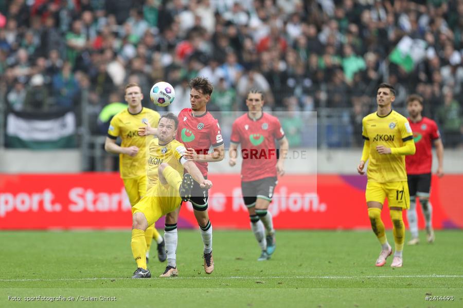 Heinz von Heiden Arena, Hannover, 02.06.2024, sport, action, DFB, Fussball, Regionalliga Nordost, Regionalliga Bayern, Relegation, Relegation zur 3. Liga, FWK, H96, FC Würzburger Kickers, Hannover 96 II - Bild-ID: 2414493