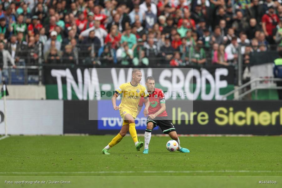 Heinz von Heiden Arena, Hannover, 02.06.2024, sport, action, DFB, Fussball, Regionalliga Nordost, Regionalliga Bayern, Relegation, Relegation zur 3. Liga, FWK, H96, FC Würzburger Kickers, Hannover 96 II - Bild-ID: 2414506