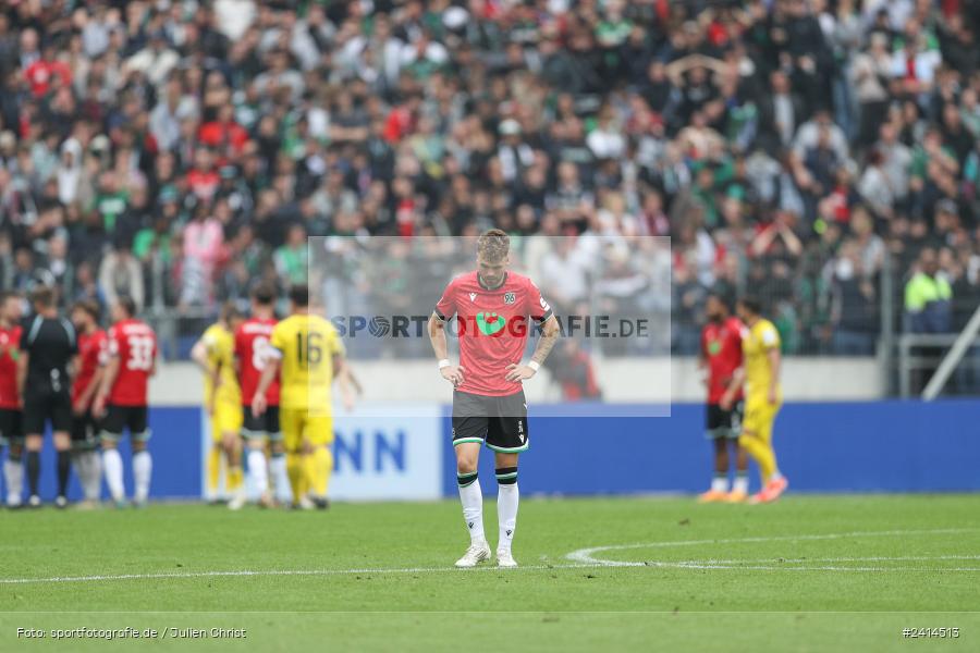 Heinz von Heiden Arena, Hannover, 02.06.2024, sport, action, DFB, Fussball, Regionalliga Nordost, Regionalliga Bayern, Relegation, Relegation zur 3. Liga, FWK, H96, FC Würzburger Kickers, Hannover 96 II - Bild-ID: 2414513