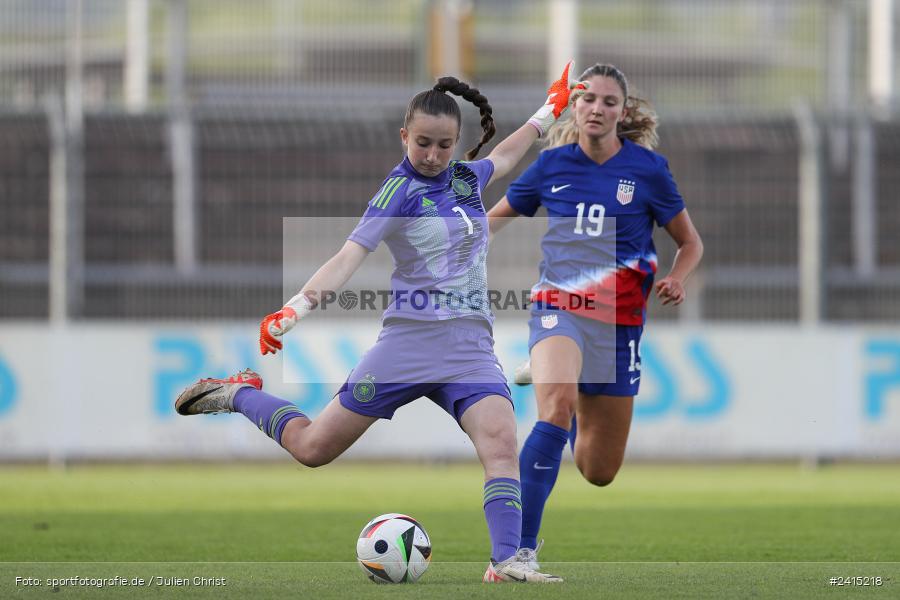 Stadion am Schönbusch, Aschaffenburg, 08.06.2024, sport, action, DFB, Fussball, Juniorinnen, Womens U16, Länderspiel, GER, USA, Deutschland - Bild-ID: 2415218