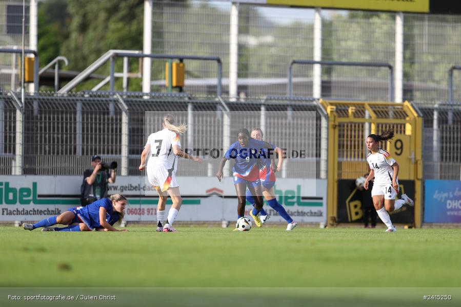 Stadion am Schönbusch, Aschaffenburg, 08.06.2024, sport, action, DFB, Fussball, Juniorinnen, Womens U16, Länderspiel, GER, USA, Deutschland - Bild-ID: 2415250 Stadion am Schönbusch, Aschaffenburg, 08.06.2024, sport, action, DFB, Fussball, Juniorinnen, Womens U16, Länderspiel, GER, USA, Deutschland - Bild-ID: 2415250
