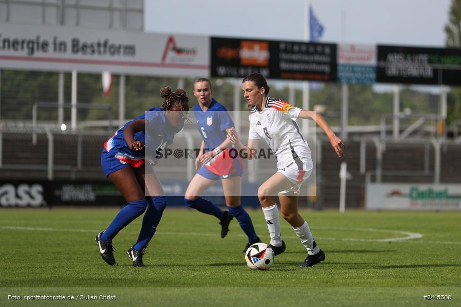 Stadion am Schönbusch, Aschaffenburg, 09.06.2024, sport, action, DFB, Fussball, Juniorinnen, Womens U16, Länderspiel, GER, USA, Deutschland - Bild-ID: 2415300