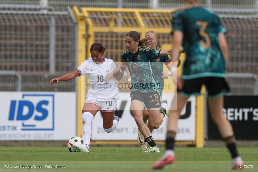 sport, action, Womens U16, USA, Stadion am Schönbusch, Länderspiel, Juniorinnen, GER, Fussball, Deutschland, DFB, Aschaffenburg, 11.06.2024 - Bild-ID: 2415673