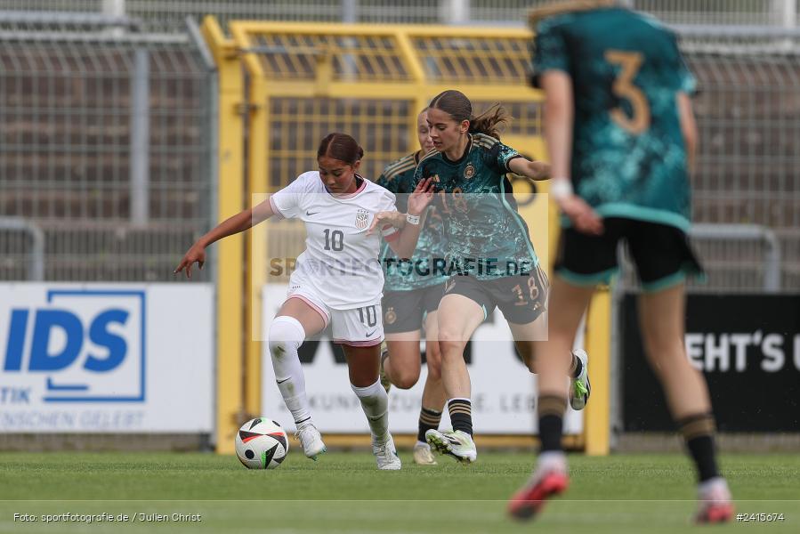 sport, action, Womens U16, USA, Stadion am Schönbusch, Länderspiel, Juniorinnen, GER, Fussball, Deutschland, DFB, Aschaffenburg, 11.06.2024 - Bild-ID: 2415674