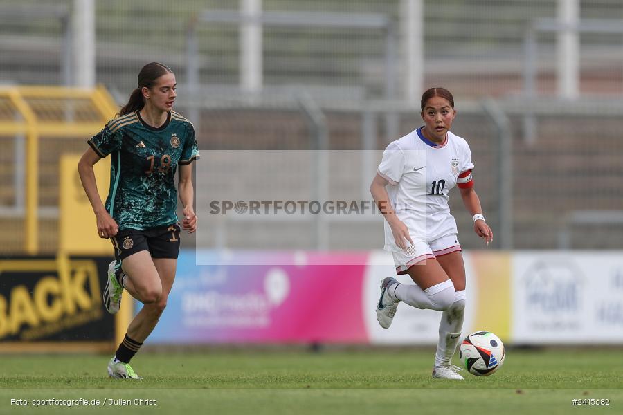 sport, action, Womens U16, USA, Stadion am Schönbusch, Länderspiel, Juniorinnen, GER, Fussball, Deutschland, DFB, Aschaffenburg, 11.06.2024 - Bild-ID: 2415682