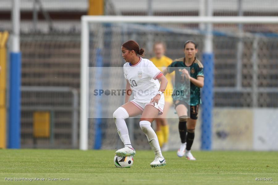 sport, action, Womens U16, USA, Stadion am Schönbusch, Länderspiel, Juniorinnen, GER, Fussball, Deutschland, DFB, Aschaffenburg, 11.06.2024 - Bild-ID: 2415693
