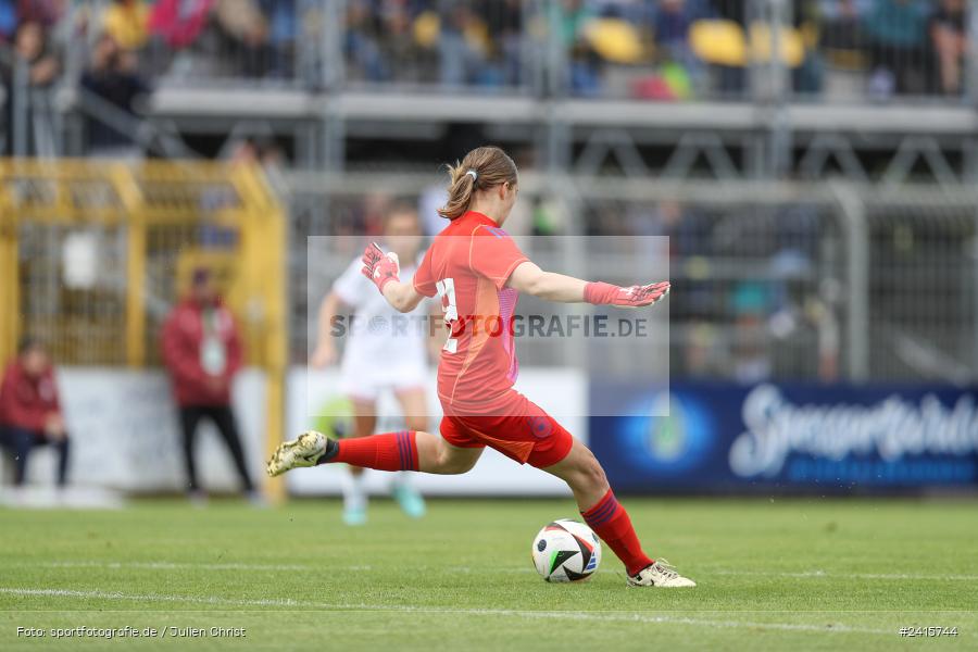 sport, action, Womens U16, USA, Stadion am Schönbusch, Länderspiel, Juniorinnen, GER, Fussball, Deutschland, DFB, Aschaffenburg, 11.06.2024 - Bild-ID: 2415744