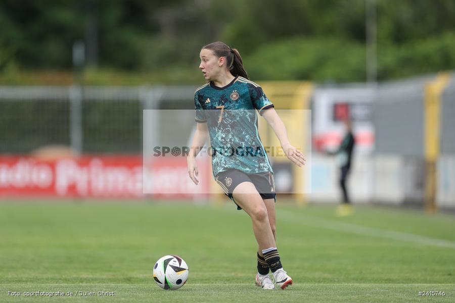 sport, action, Womens U16, USA, Stadion am Schönbusch, Länderspiel, Juniorinnen, GER, Fussball, Deutschland, DFB, Aschaffenburg, 11.06.2024 - Bild-ID: 2415746