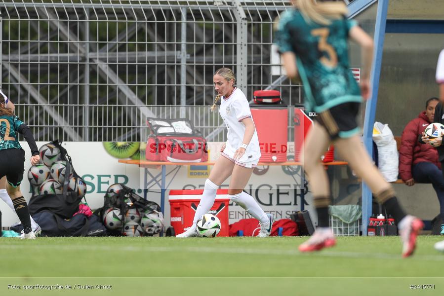 sport, action, Womens U16, USA, Stadion am Schönbusch, Länderspiel, Juniorinnen, GER, Fussball, Deutschland, DFB, Aschaffenburg, 11.06.2024 - Bild-ID: 2415771