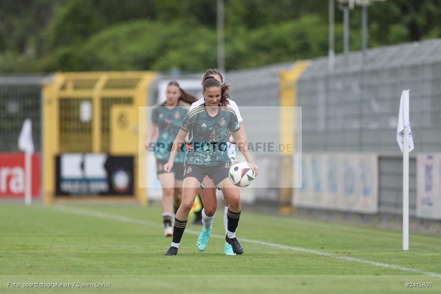 sport, action, Womens U16, USA, Stadion am Schönbusch, Länderspiel, Juniorinnen, GER, Fussball, Deutschland, DFB, Aschaffenburg, 11.06.2024 - Bild-ID: 2415807 sport, action, Womens U16, USA, Stadion am Schönbusch, Länderspiel, Juniorinnen, GER, Fussball, Deutschland, DFB, Aschaffenburg, 11.06.2024 - Bild-ID: 2415807