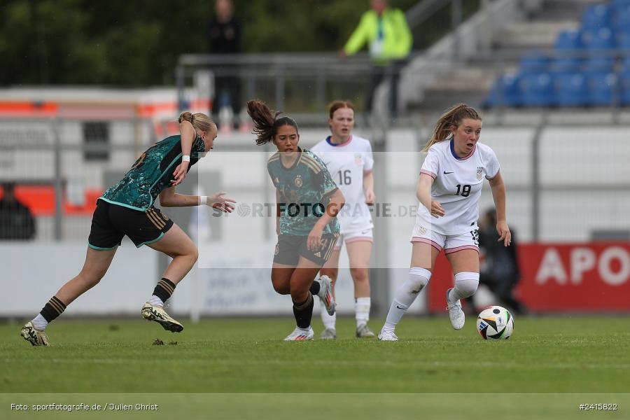sport, action, Womens U16, USA, Stadion am Schönbusch, Länderspiel, Juniorinnen, GER, Fussball, Deutschland, DFB, Aschaffenburg, 11.06.2024 - Bild-ID: 2415822