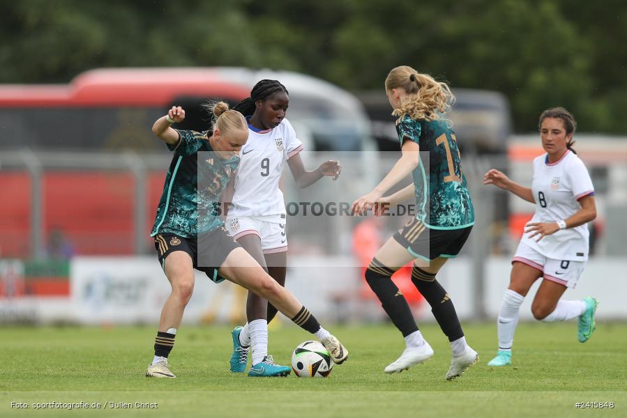 sport, action, Womens U16, USA, Stadion am Schönbusch, Länderspiel, Juniorinnen, GER, Fussball, Deutschland, DFB, Aschaffenburg, 11.06.2024 - Bild-ID: 2415848 sport, action, Womens U16, USA, Stadion am Schönbusch, Länderspiel, Juniorinnen, GER, Fussball, Deutschland, DFB, Aschaffenburg, 11.06.2024 - Bild-ID: 2415848