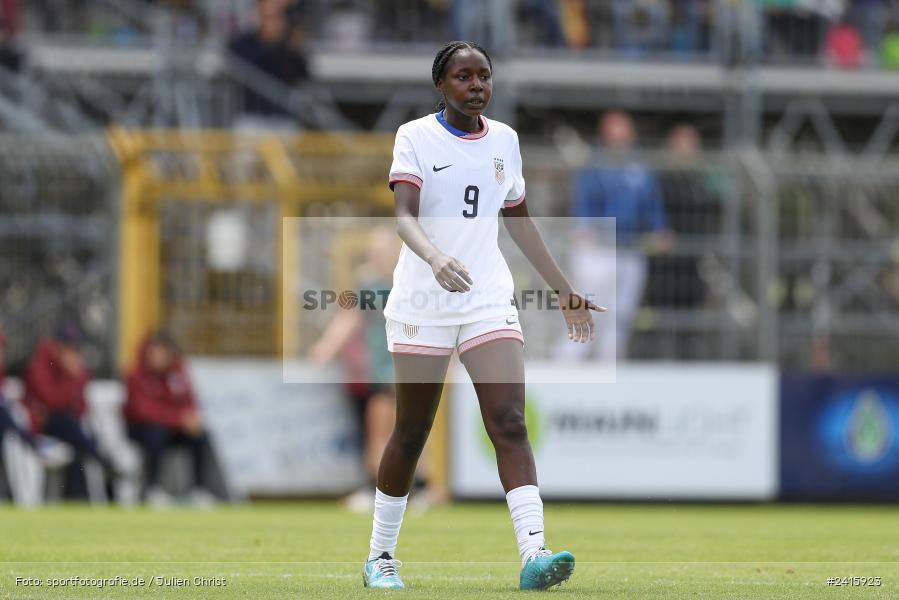 sport, action, Womens U16, USA, Stadion am Schönbusch, Länderspiel, Juniorinnen, GER, Fussball, Deutschland, DFB, Aschaffenburg, 11.06.2024 - Bild-ID: 2415923
