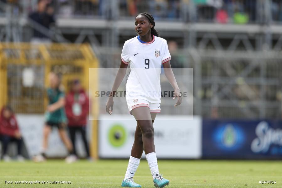 sport, action, Womens U16, USA, Stadion am Schönbusch, Länderspiel, Juniorinnen, GER, Fussball, Deutschland, DFB, Aschaffenburg, 11.06.2024 - Bild-ID: 2415924