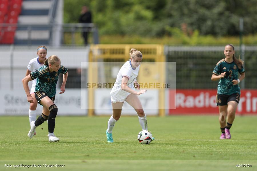 sport, action, Womens U16, USA, Stadion am Schönbusch, Länderspiel, Juniorinnen, GER, Fussball, Deutschland, DFB, Aschaffenburg, 11.06.2024 - Bild-ID: 2415954