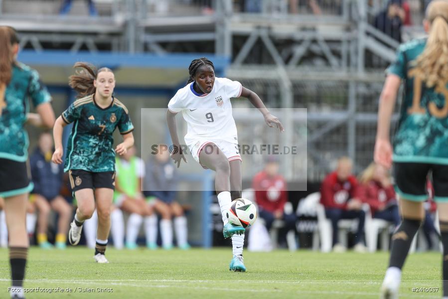 sport, action, Womens U16, USA, Stadion am Schönbusch, Länderspiel, Juniorinnen, GER, Fussball, Deutschland, DFB, Aschaffenburg, 11.06.2024 - Bild-ID: 2416037