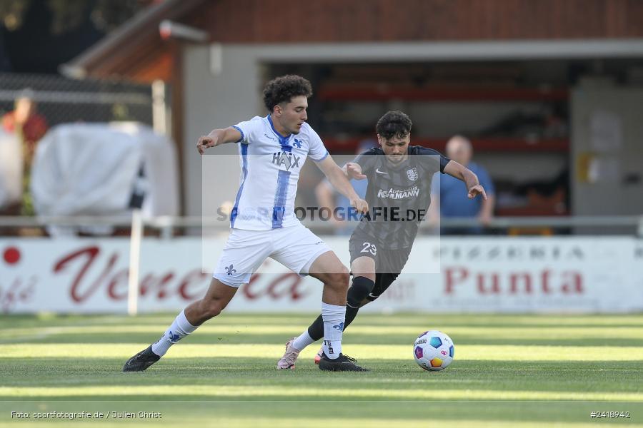 sport, action, TSV Karlburg, TSV, Sportgelände, SVD, SV Darmstadt 98 (U21), Landesfreundschaftsspiele, Karlburg, Hessenliga, HFV, Fussball, D98, Bayernliga Nord, BFV, 10.07.2024 - Bild-ID: 2418942 sport, action, TSV Karlburg, TSV, Sportgelände, SVD, SV Darmstadt 98 (U21), Landesfreundschaftsspiele, Karlburg, Hessenliga, HFV, Fussball, D98, Bayernliga Nord, BFV, 10.07.2024 - Bild-ID: 2418942