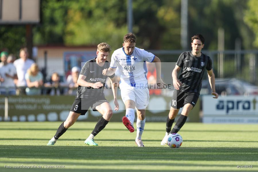 sport, action, TSV Karlburg, TSV, Sportgelände, SVD, SV Darmstadt 98 (U21), Landesfreundschaftsspiele, Karlburg, Hessenliga, HFV, Fussball, D98, Bayernliga Nord, BFV, 10.07.2024 - Bild-ID: 2418953 sport, action, TSV Karlburg, TSV, Sportgelände, SVD, SV Darmstadt 98 (U21), Landesfreundschaftsspiele, Karlburg, Hessenliga, HFV, Fussball, D98, Bayernliga Nord, BFV, 10.07.2024 - Bild-ID: 2418953