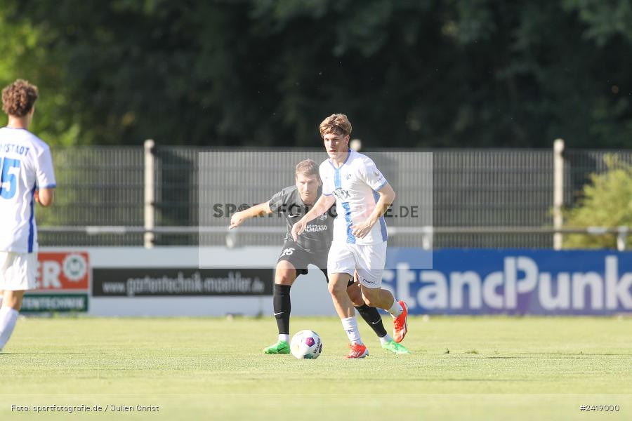 sport, action, TSV Karlburg, TSV, Sportgelände, SVD, SV Darmstadt 98 (U21), Landesfreundschaftsspiele, Karlburg, Hessenliga, HFV, Fussball, D98, Bayernliga Nord, BFV, 10.07.2024 - Bild-ID: 2419000 sport, action, TSV Karlburg, TSV, Sportgelände, SVD, SV Darmstadt 98 (U21), Landesfreundschaftsspiele, Karlburg, Hessenliga, HFV, Fussball, D98, Bayernliga Nord, BFV, 10.07.2024 - Bild-ID: 2419000