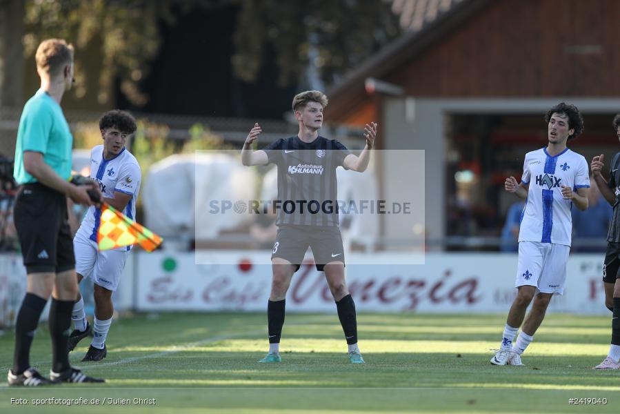 sport, action, TSV Karlburg, TSV, Sportgelände, SVD, SV Darmstadt 98 (U21), Landesfreundschaftsspiele, Karlburg, Hessenliga, HFV, Fussball, D98, Bayernliga Nord, BFV, 10.07.2024 - Bild-ID: 2419040