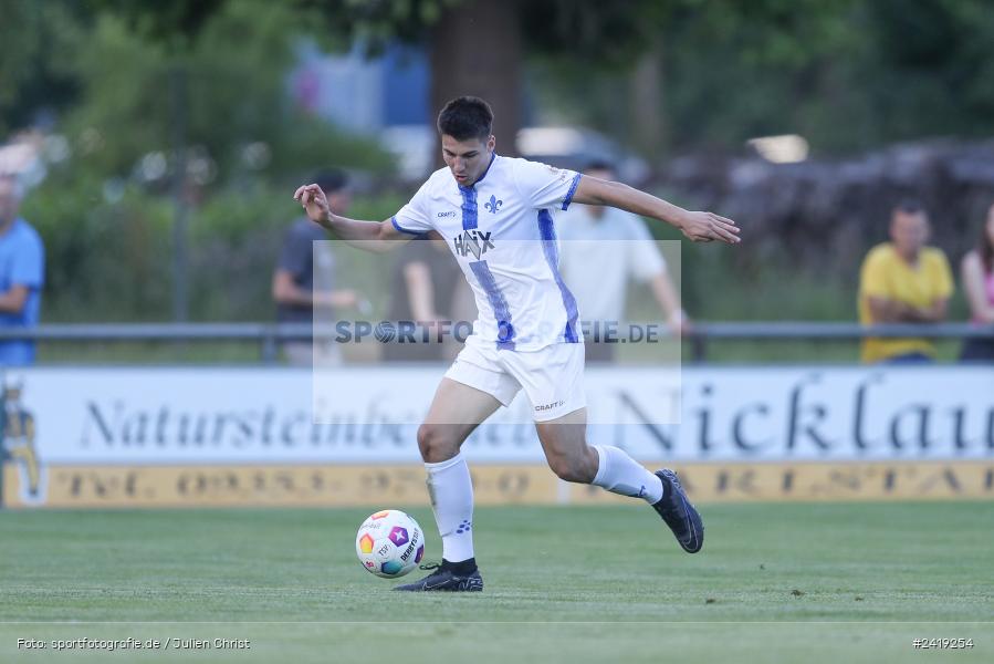 sport, action, TSV Karlburg, TSV, Sportgelände, SVD, SV Darmstadt 98 (U21), Landesfreundschaftsspiele, Karlburg, Hessenliga, HFV, Fussball, D98, Bayernliga Nord, BFV, 10.07.2024 - Bild-ID: 2419254