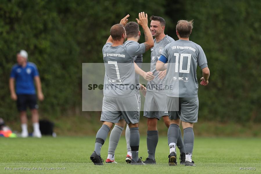 Sportgeländer Gassenhäuser, Wertheim-Nassig, 15.07.2024, sport, action, Fussball, 49. Wertheimer Stadtmeisterschaft 2024, TSV, SPG, TSV Kreuzwertheim, SpG Urphar-Lindelbach/Bettingen - Bild-ID: 2419800 Sportgeländer Gassenhäuser, Wertheim-Nassig, 15.07.2024, sport, action, Fussball, 49. Wertheimer Stadtmeisterschaft 2024, TSV, SPG, TSV Kreuzwertheim, SpG Urphar-Lindelbach/Bettingen - Bild-ID: 2419800