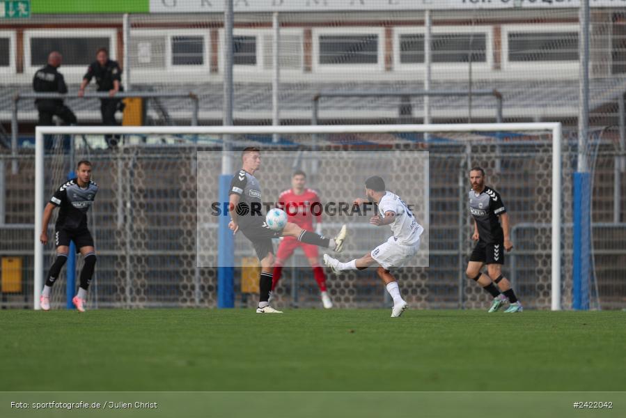 sport, action, Stadion am Schönbusch, SVW, SVA, SV Wacker Burghausen, SV Viktoria Aschaffenburg, Regionalliga Bayern, Fussball, BFV, Aschaffenburg, 26.07.2024, 2. Spieltag - Bild-ID: 2422042
