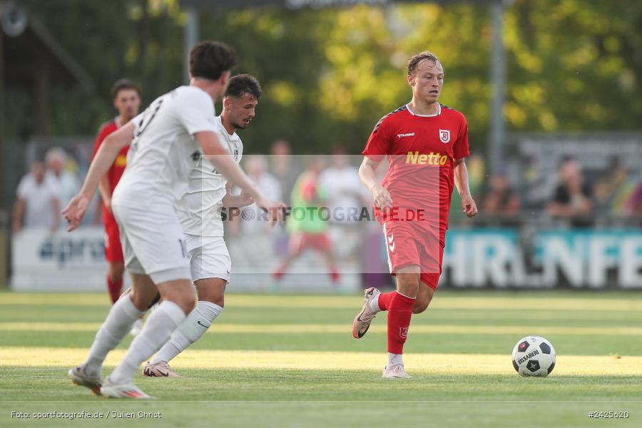 Fundamentum Sportpark, Karlburg, 09.08.2024, sport, action, BFV, Fussball, 5. Spieltag, Bayernliga Nord, SSV, TSV, SSV Jahn Regensburg II (U21), TSV Karlburg - Bild-ID: 2425620