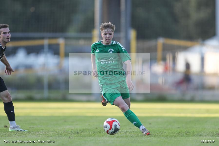 sport, action, Sportgelände, Kreisliga Würzburg Gr. 2, Karlstadt, Fussball, FV Karlstadt, FV 05 Helmstadt, BFV, 4. Spieltag, 15.08.2024 - Bild-ID: 2427540