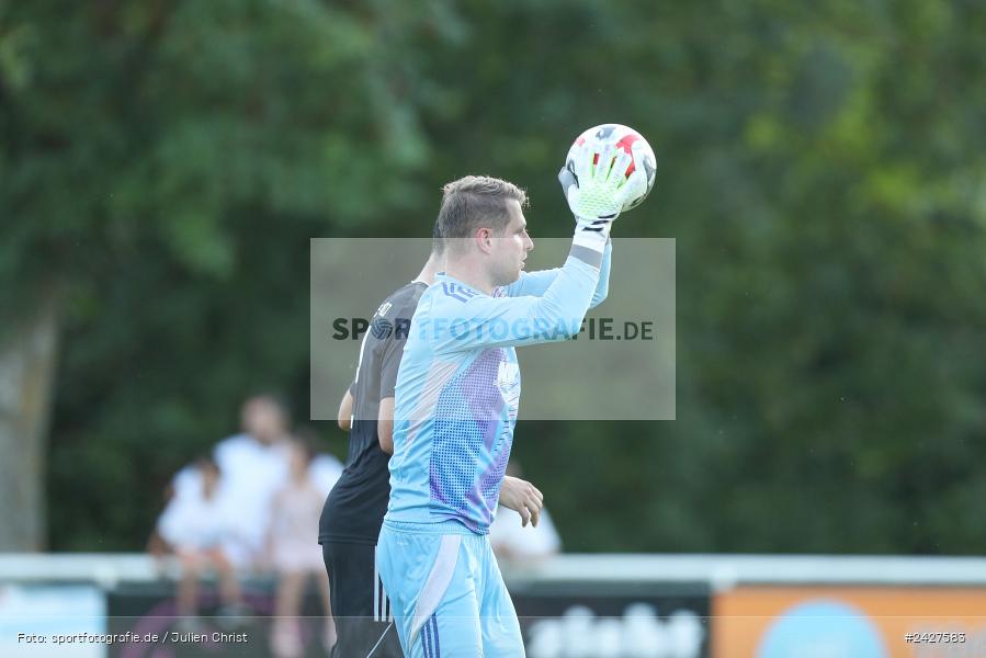sport, action, Sportgelände, Kreisliga Würzburg Gr. 2, Karlstadt, Fussball, FV Karlstadt, FV 05 Helmstadt, BFV, 4. Spieltag, 15.08.2024 - Bild-ID: 2427583