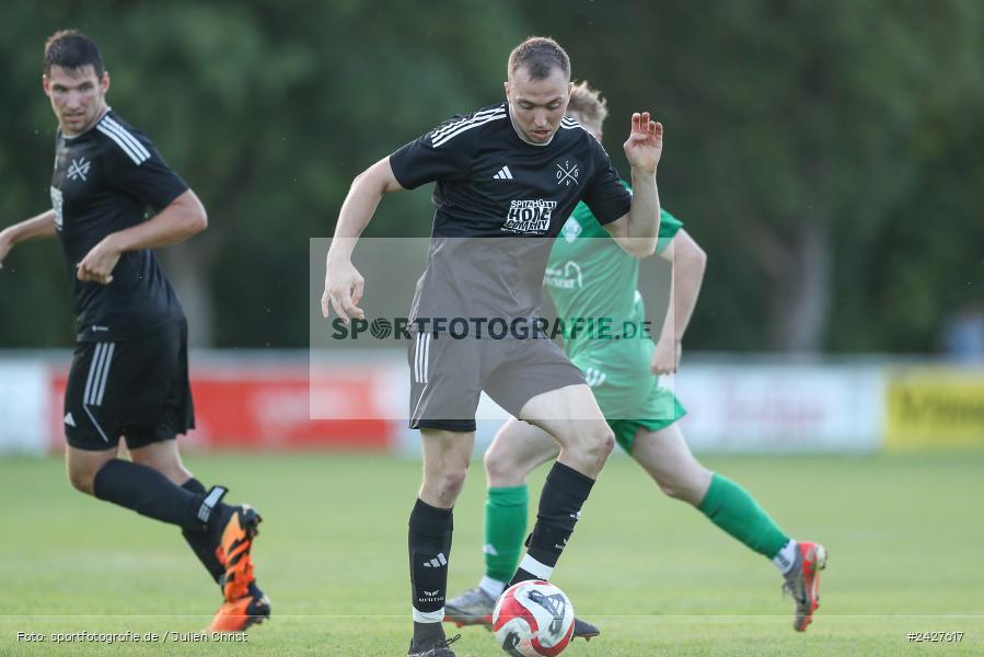 sport, action, Sportgelände, Kreisliga Würzburg Gr. 2, Karlstadt, Fussball, FV Karlstadt, FV 05 Helmstadt, BFV, 4. Spieltag, 15.08.2024 - Bild-ID: 2427617