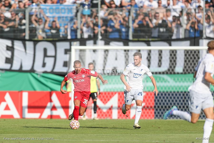 AKON Arena, Würzburg, 16.08.2024, sport, action, DFB, Fussball, 1. Hauptrunde, DFB-Pokal, TSG, FWK, TSG Hoffenheim, FC Würzburger Kickers - Bild-ID: 2428045