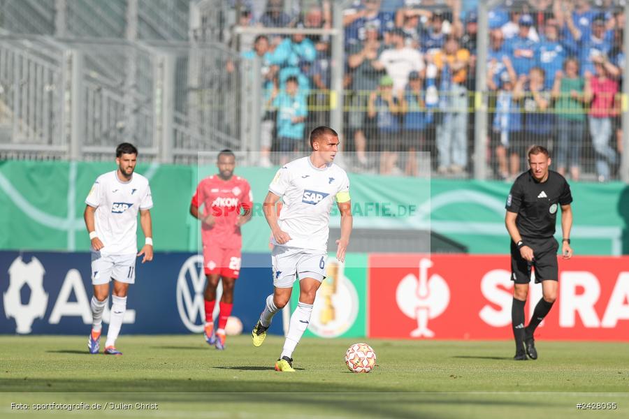 AKON Arena, Würzburg, 16.08.2024, sport, action, DFB, Fussball, 1. Hauptrunde, DFB-Pokal, TSG, FWK, TSG Hoffenheim, FC Würzburger Kickers - Bild-ID: 2428055