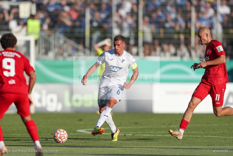 AKON Arena, Würzburg, 16.08.2024, sport, action, DFB, Fussball, 1. Hauptrunde, DFB-Pokal, TSG, FWK, TSG Hoffenheim, FC Würzburger Kickers - Bild-ID: 2428258