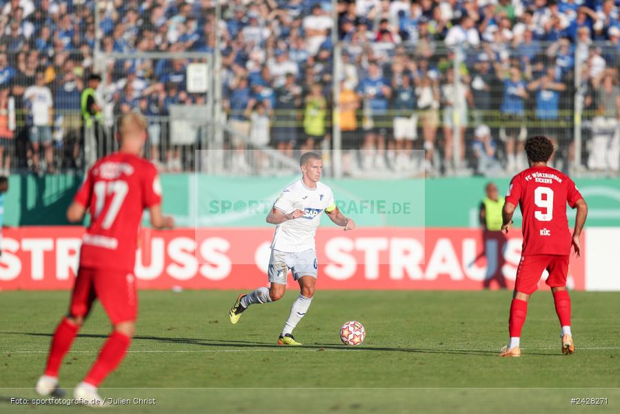 AKON Arena, Würzburg, 16.08.2024, sport, action, DFB, Fussball, 1. Hauptrunde, DFB-Pokal, TSG, FWK, TSG Hoffenheim, FC Würzburger Kickers - Bild-ID: 2428271