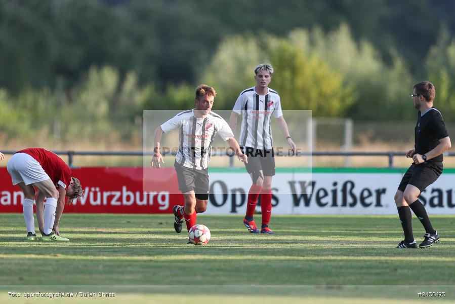 Fundamentum Sportpark, Karlburg, 22.08.2024, sport, action, BFV, Fussball, Kreisliga Würzburg, RET, KAR, (SG 1) TSV Retzbach, TSV Karlburg II - Bild-ID: 2430193