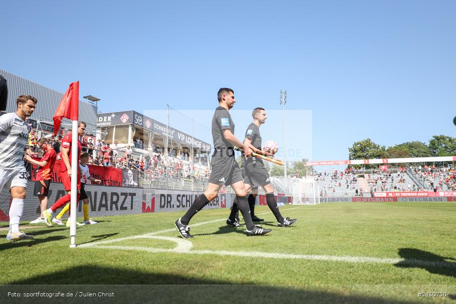 AKON Arena, Würzburg, 24.08.2024, sport, action, BFV, Fussball, 6. Spieltag, Regionalliga Bayern, FCB, FWK, FC Bayern München II, FC Würzburger Kickers - Bild-ID: 2430730