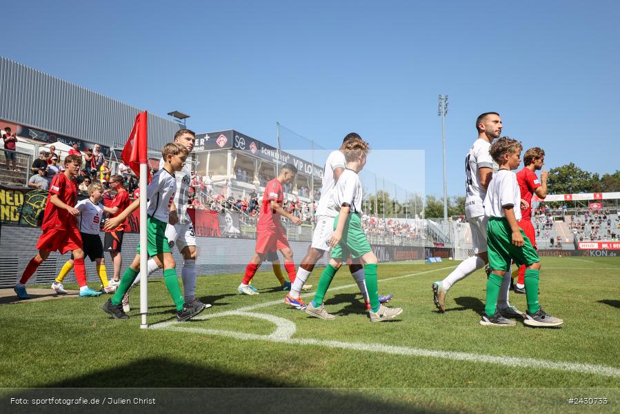 AKON Arena, Würzburg, 24.08.2024, sport, action, BFV, Fussball, 6. Spieltag, Regionalliga Bayern, FCB, FWK, FC Bayern München II, FC Würzburger Kickers - Bild-ID: 2430733