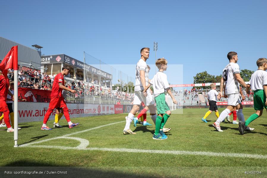 AKON Arena, Würzburg, 24.08.2024, sport, action, BFV, Fussball, 6. Spieltag, Regionalliga Bayern, FCB, FWK, FC Bayern München II, FC Würzburger Kickers - Bild-ID: 2430734