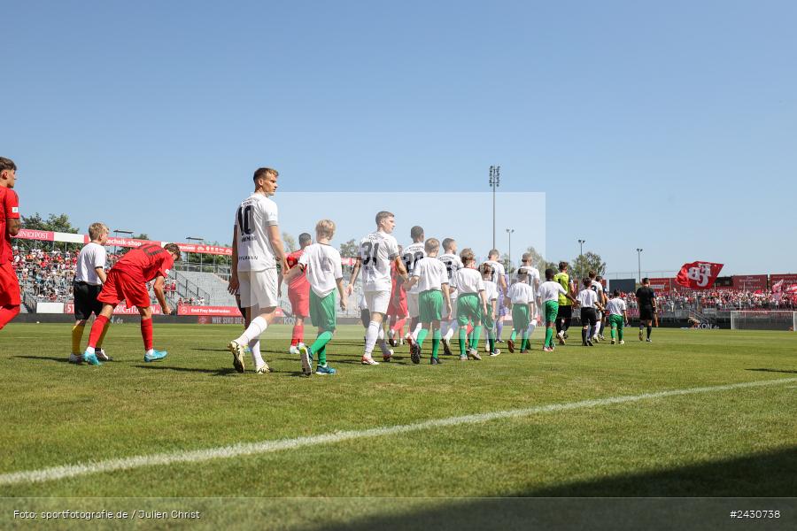 AKON Arena, Würzburg, 24.08.2024, sport, action, BFV, Fussball, 6. Spieltag, Regionalliga Bayern, FCB, FWK, FC Bayern München II, FC Würzburger Kickers - Bild-ID: 2430738