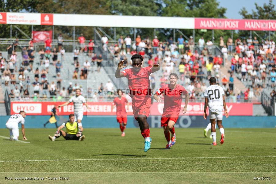 AKON Arena, Würzburg, 24.08.2024, sport, action, BFV, Fussball, 6. Spieltag, Regionalliga Bayern, FCB, FWK, FC Bayern München II, FC Würzburger Kickers - Bild-ID: 2430775