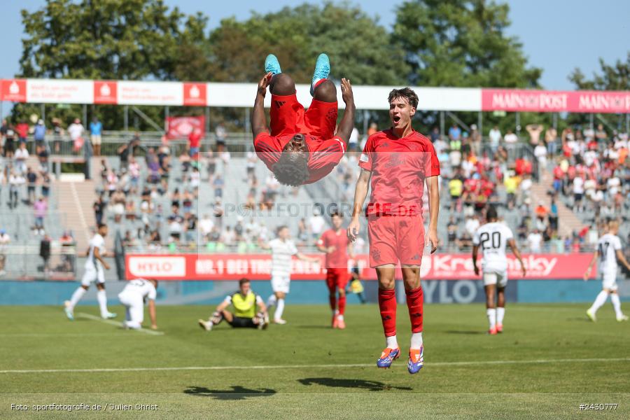 AKON Arena, Würzburg, 24.08.2024, sport, action, BFV, Fussball, 6. Spieltag, Regionalliga Bayern, FCB, FWK, FC Bayern München II, FC Würzburger Kickers - Bild-ID: 2430777