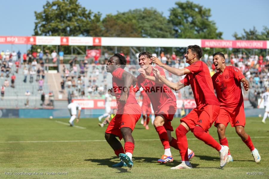 AKON Arena, Würzburg, 24.08.2024, sport, action, BFV, Fussball, 6. Spieltag, Regionalliga Bayern, FCB, FWK, FC Bayern München II, FC Würzburger Kickers - Bild-ID: 2430780