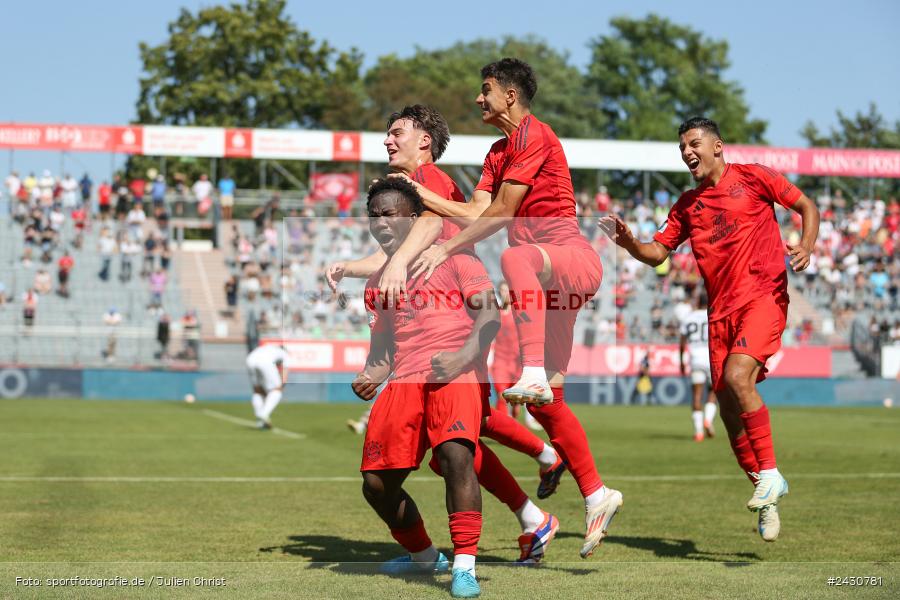 AKON Arena, Würzburg, 24.08.2024, sport, action, BFV, Fussball, 6. Spieltag, Regionalliga Bayern, FCB, FWK, FC Bayern München II, FC Würzburger Kickers - Bild-ID: 2430781